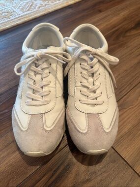 Women’s Casual Lace-Up Sneakers in Off-White and Light Gray